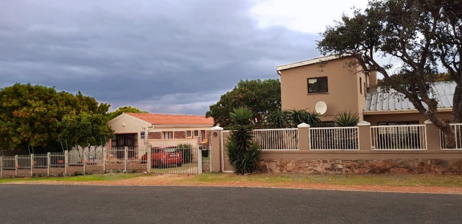 3 Bedroom Property for Sale in Sandbaai Western Cape
